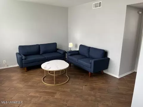 Living - 171 Lakebend Cir #171, Brandon, MS 39042 photo 3 of 3