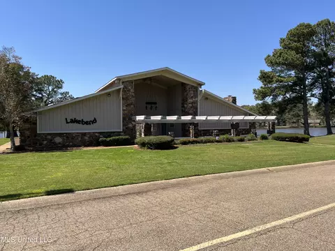 Exterior - 171 Lakebend Cir #171, Brandon, MS 39042 photo 2 of 3