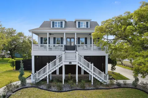 109 Barkley Dr, Pass Christian, MS 39571