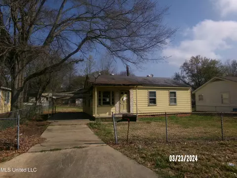 327 S Circle Dr, Clarksdale, MS 38614