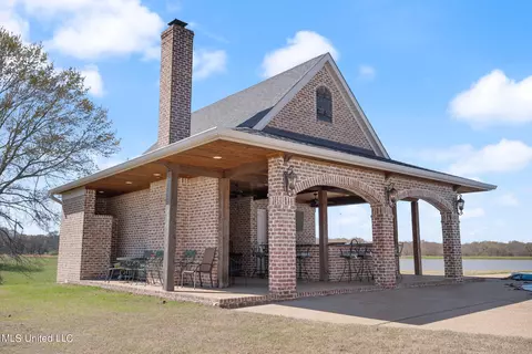 Exterior - 140 Como Trace Dr, Senatobia, MS 38668 photo 3 of 7