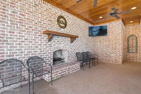 Exterior - 140 Como Trace Dr, Senatobia, MS 38668 photo 5 of 7