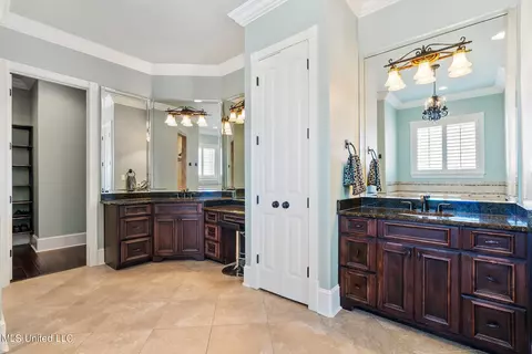 Bath - 140 Como Trace Dr, Senatobia, MS 38668 photo 1 of 6