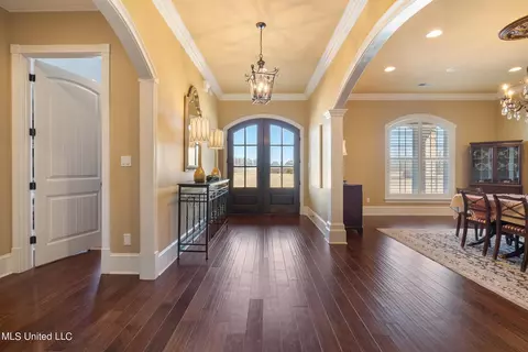 Entry Way - 140 Como Trace Dr, Senatobia, MS 38668 photo 1 of 3