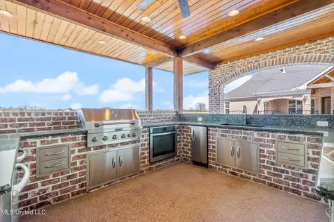 Exterior - 140 Como Trace Dr, Senatobia, MS 38668 photo 6 of 7