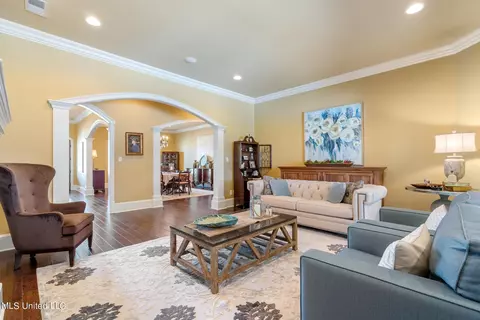 Living - 140 Como Trace Dr, Senatobia, MS 38668 photo 1 of 4