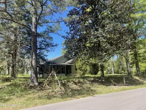 381 Burgetown Rd, Carriere, MS 39426