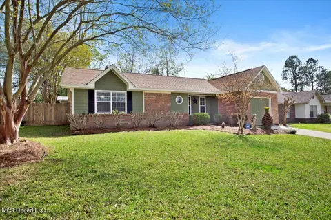 9 Heather Ln, Gulfport, MS 39503