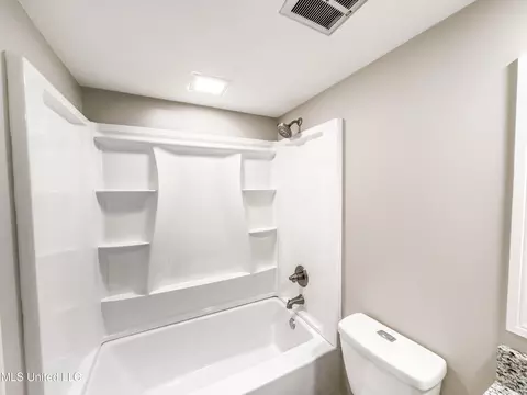 Bath - 63 Sycamore Ln, Brandon, MS 39042 photo 2 of 4