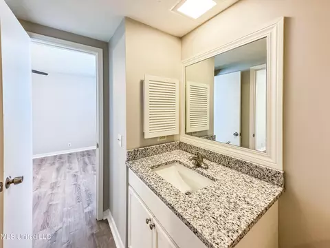 Bath - 63 Sycamore Ln, Brandon, MS 39042 photo 4 of 4