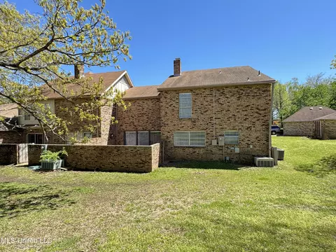 Exterior - 63 Sycamore Ln, Brandon, MS 39042 photo 8 of 10