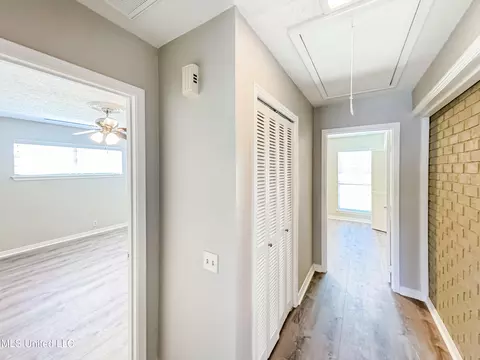 Entry Way - 63 Sycamore Ln, Brandon, MS 39042 photo 1 of 1