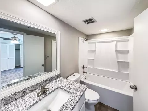 Bath - 63 Sycamore Ln, Brandon, MS 39042 photo 3 of 4