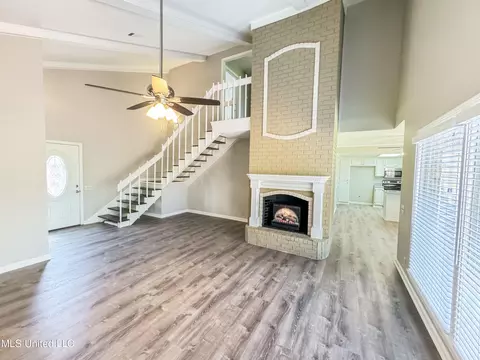 Living - 63 Sycamore Ln, Brandon, MS 39042 photo 2 of 2