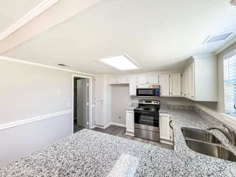 Exterior - 63 Sycamore Ln, Brandon, MS 39042 photo 4 of 10