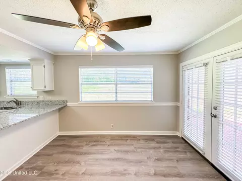 Kitchen - 63 Sycamore Ln, Brandon, MS 39042 photo 5 of 5