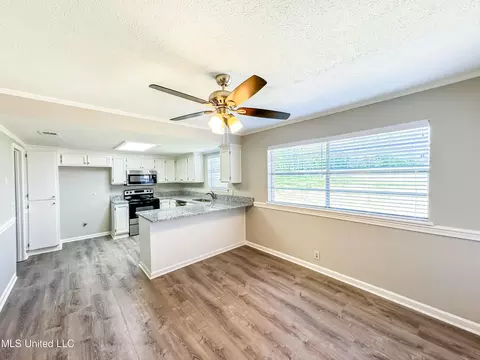 Kitchen - 63 Sycamore Ln, Brandon, MS 39042 photo 1 of 5