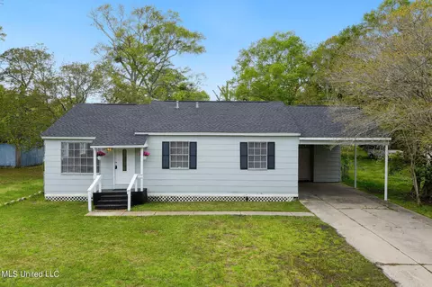 2011 13th St, Pascagoula, MS 39567