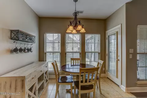 Dining - 1206 S Heritage Dr, Hernando, MS 38632 photo 2 of 3