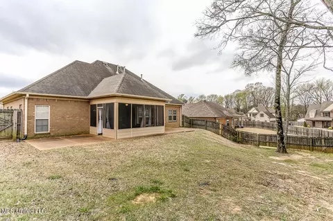 Exterior - 1206 S Heritage Dr, Hernando, MS 38632 photo 3 of 3