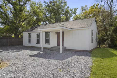 Exterior - 1115 Iris St, Long Beach, MS 39560 photo 2 of 6