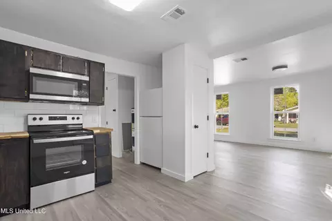 Kitchen - 1115 Iris St, Long Beach, MS 39560 photo 3 of 3