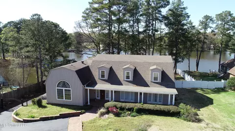 8725 Oakchase Cv, Walls, MS 38680