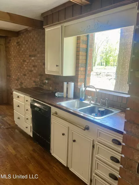 Kitchen - 4478 Springridge Rd, Raymond, MS 39154 photo 2 of 3