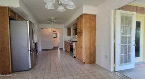 Kitchen - 7922 Hapuna Pl, Diamondhead, MS 39525 photo 7 of 7