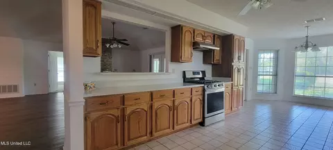 Kitchen - 7922 Hapuna Pl, Diamondhead, MS 39525 photo 5 of 7