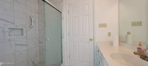 Bath - 7922 Hapuna Pl, Diamondhead, MS 39525 photo 2 of 3