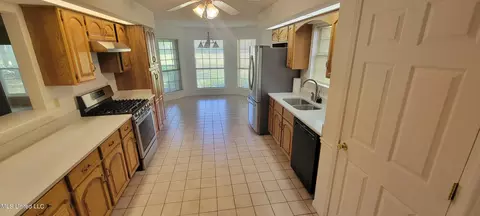 Kitchen - 7922 Hapuna Pl, Diamondhead, MS 39525 photo 3 of 7