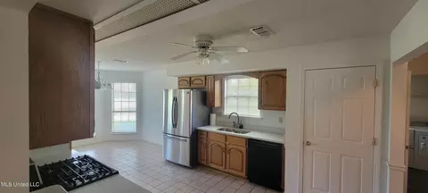 Kitchen - 7922 Hapuna Pl, Diamondhead, MS 39525 photo 1 of 7