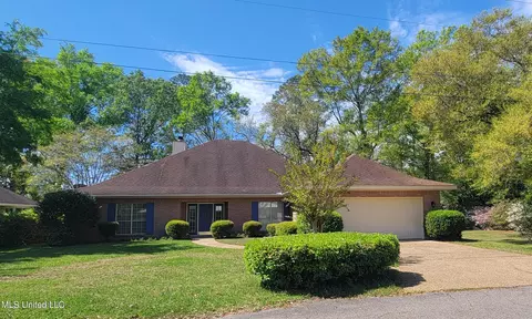 7922 Hapuna Pl, Diamondhead, MS 39525