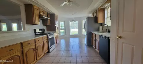 Kitchen - 7922 Hapuna Pl, Diamondhead, MS 39525 photo 4 of 7