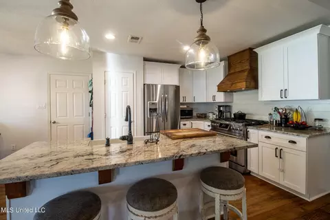 Kitchen - 19689 E Riverline Dr, Saucier, MS 39574 photo 2 of 5