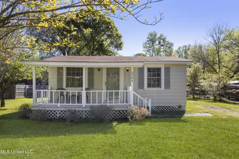 3204 Martin St, Pascagoula, MS 39581