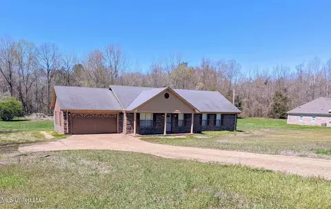 725 Bennett Cir, Byhalia, MS 38611