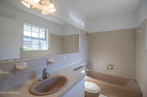 Bath - 20207 Pineville Rd, Long Beach, MS 39560 photo 1 of 3