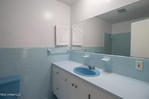 Bath - 20207 Pineville Rd, Long Beach, MS 39560 photo 2 of 3