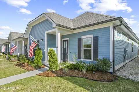 511 Dunbar Ct, Bay Saint Louis, MS 39520