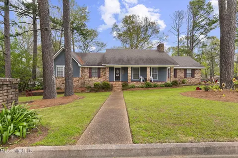135 Countrywood Cir, Clinton, MS 39056