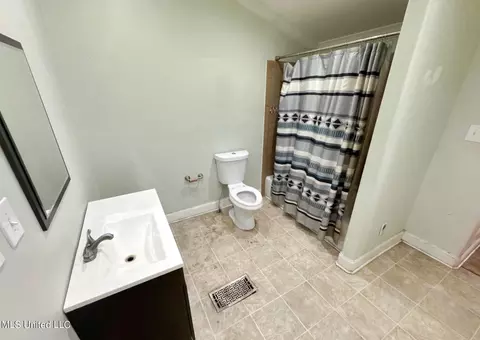 Bath - 1901 Konowa Rd, Hernando, MS 38632 photo 2 of 3