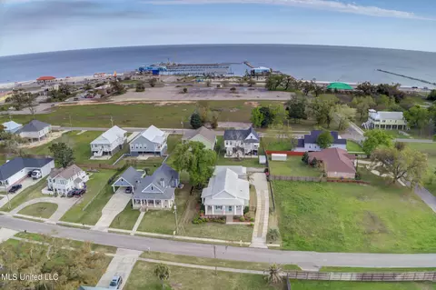 View/Area - 205 E 4th St, Long Beach, MS 39560 photo 3 of 13