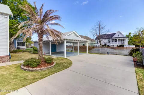 Exterior - 205 E 4th St, Long Beach, MS 39560 photo 8 of 15