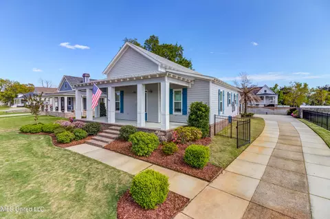 Exterior - 205 E 4th St, Long Beach, MS 39560 photo 15 of 15