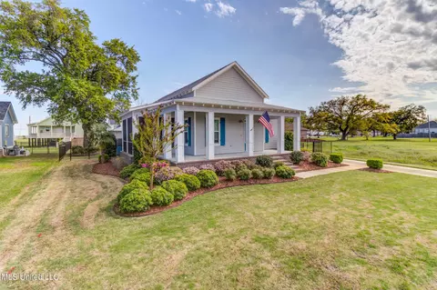 Exterior - 205 E 4th St, Long Beach, MS 39560 photo 14 of 15