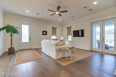 Living - 205 E 4th St, Long Beach, MS 39560 photo 3 of 5