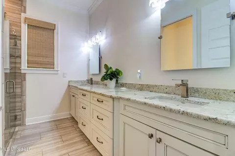 Bath - 205 E 4th St, Long Beach, MS 39560 photo 5 of 7