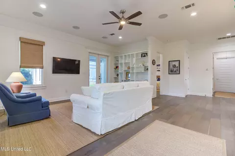 Living - 205 E 4th St, Long Beach, MS 39560 photo 1 of 5